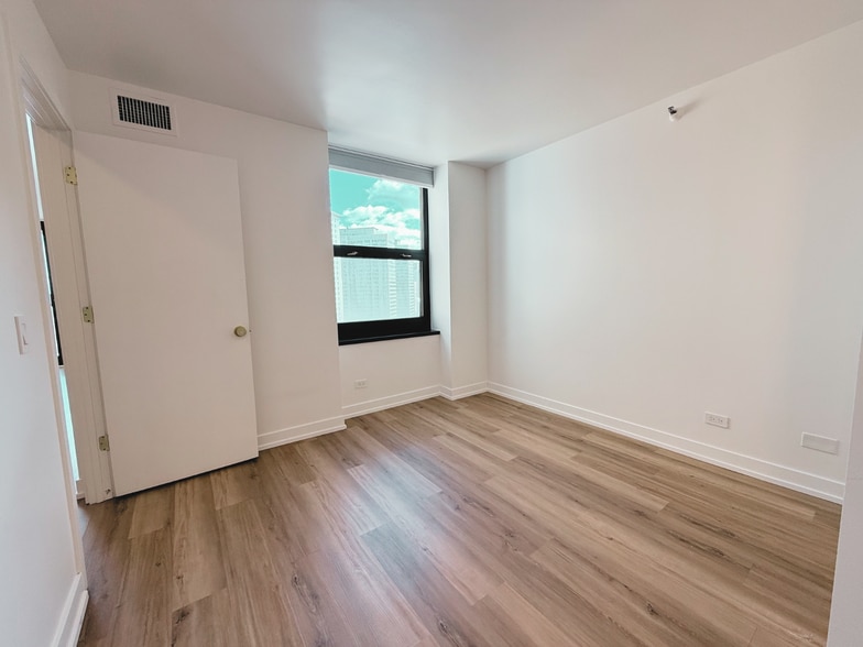 Bedroom - 3660 N Lake Shore Dr