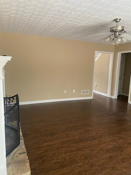 Building Photo - 75 Prince Edward Way