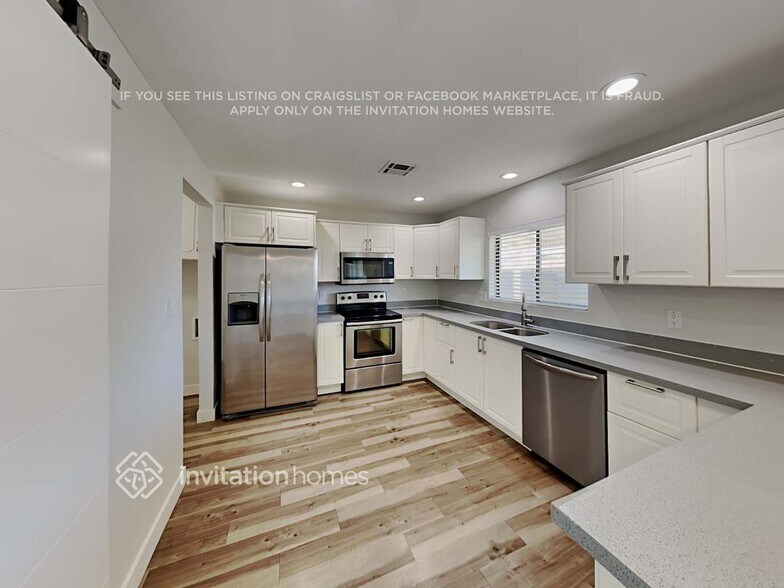 Building Photo - 2520 S Los Feliz Dr