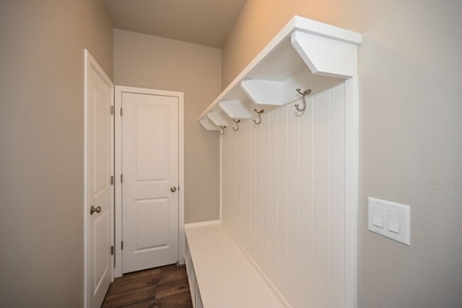 Building Photo - Beautiful Spacious Home in Bluffdale!