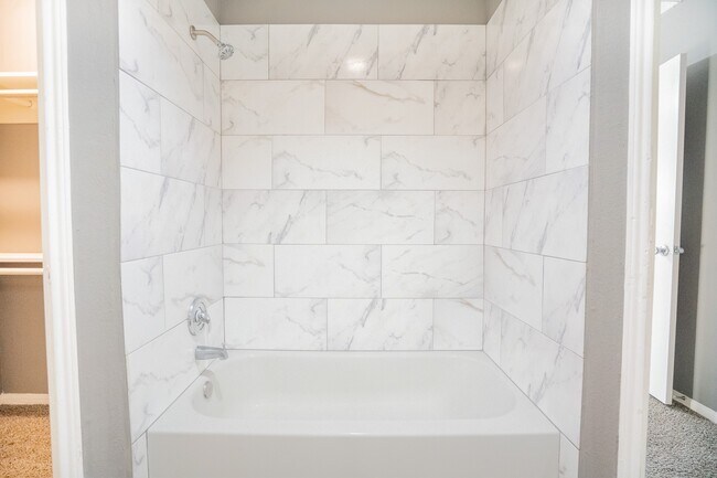 Building Photo - 22819 Carter Gate Dr