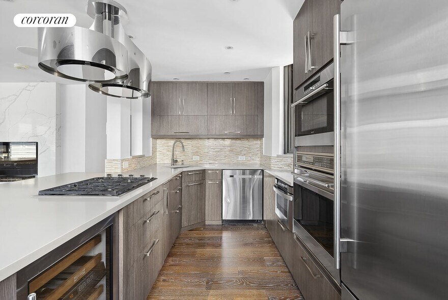 Building Photo - 224 E 52nd St
