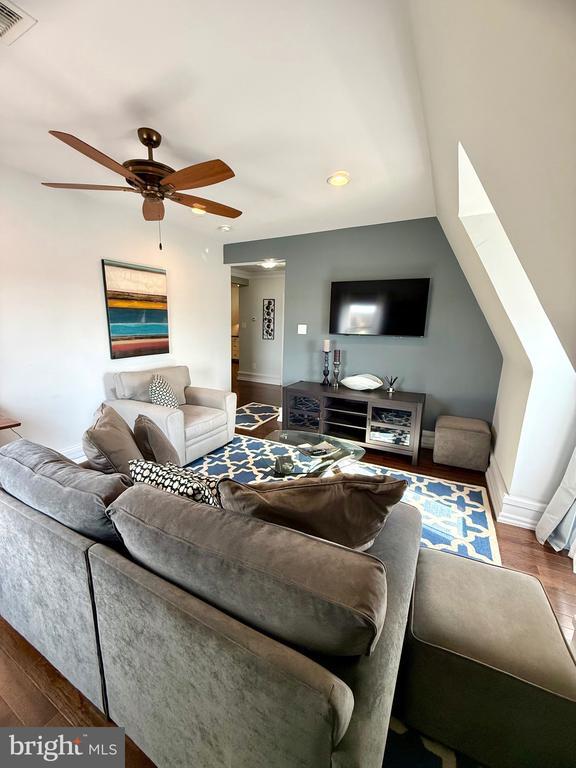 Building Photo - 815 Fayette St