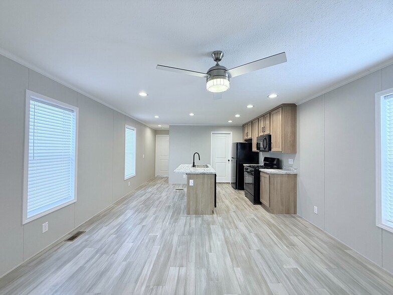 Building Photo - 52962 N Yorktown Ct