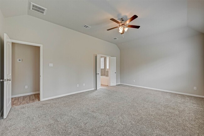 Building Photo - 14111 Lake Lodge Dr
