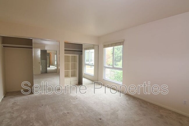Building Photo - 765 Rand Ave