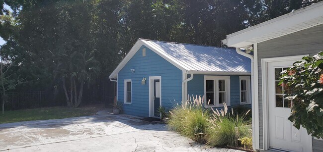 Building Photo - 1403 Indian River Ave