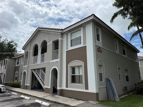 Building Photo - 1658 SE 28th Ct