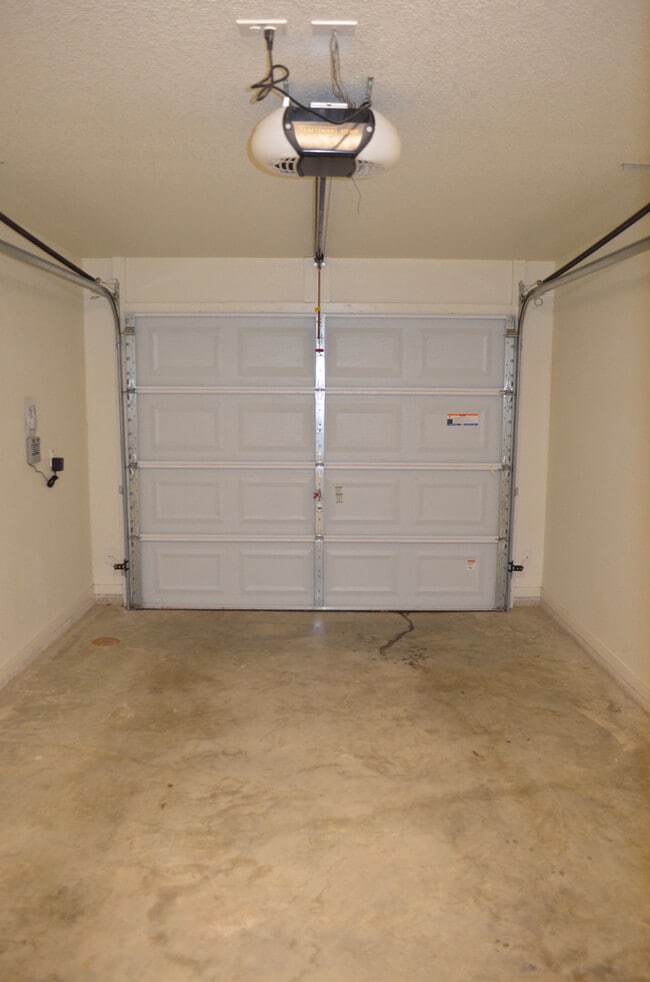 Building Photo - 912Rebecca