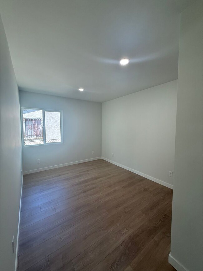 Building Photo - 244 1/2 E 97th St