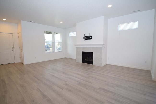 Building Photo - 1400 S 29th Blvd