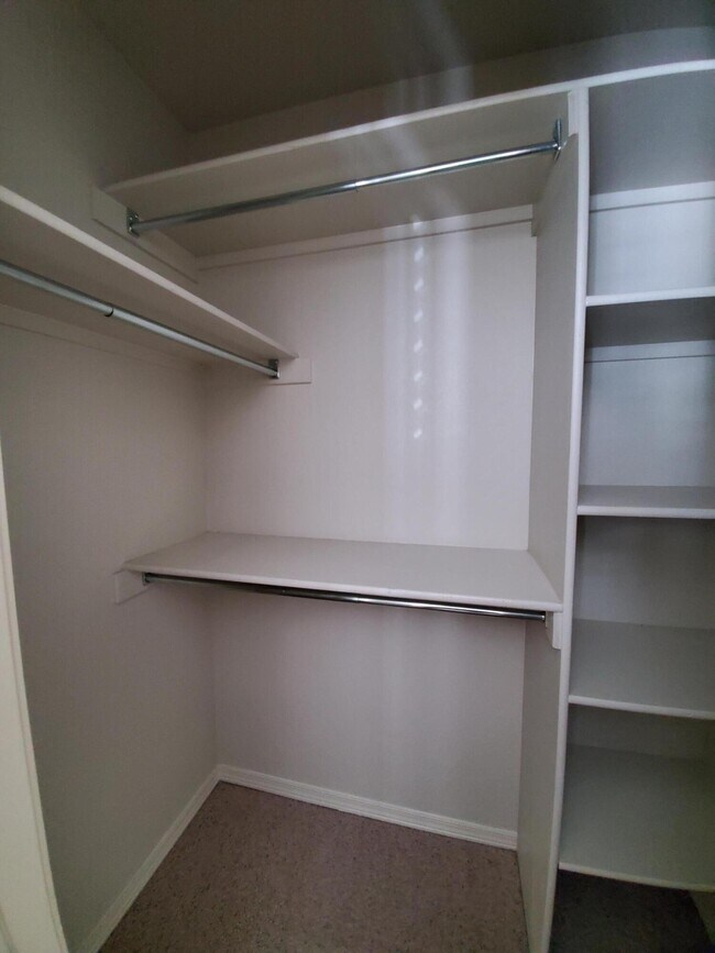 Building Photo - 10021 Railroad Dr