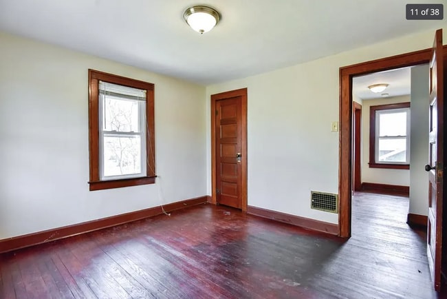 Building Photo - 2333 E 3rd St