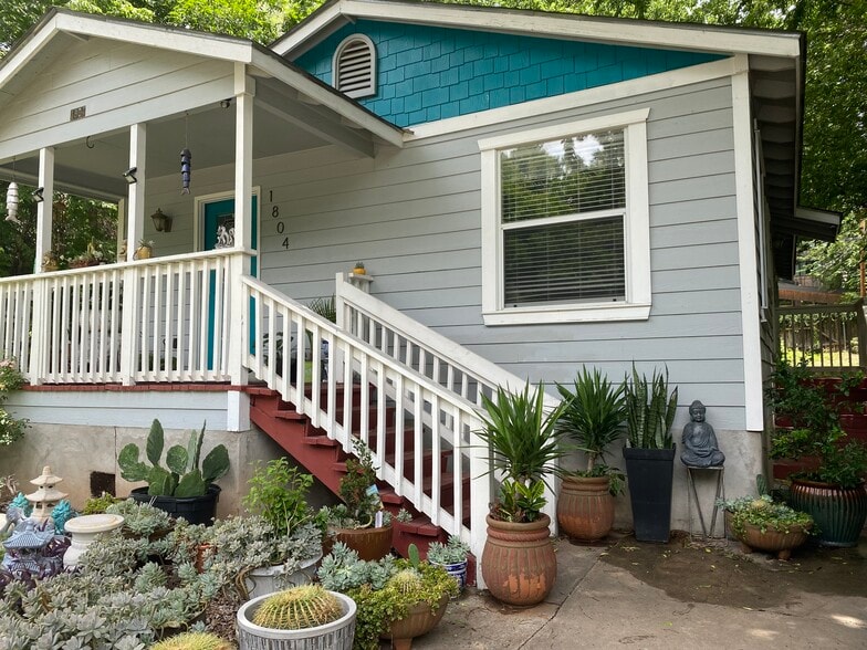 Building Photo - 1804 Holly St