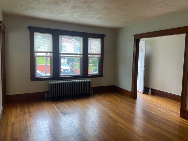 Building Photo - 34-36 Cedrus Ave