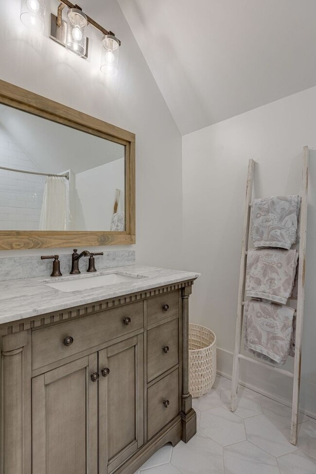 Building Photo - Franklin Home For Lease