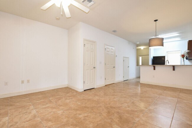Building Photo - 2951 SW 35th Pl