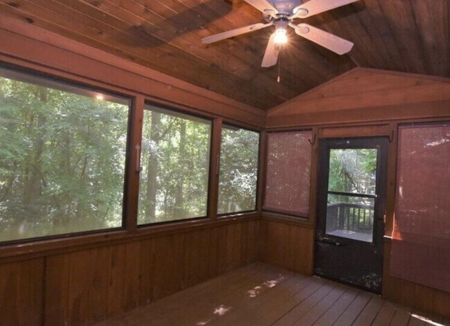 Building Photo - 1415 Texas Square