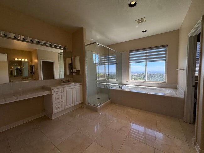 Building Photo - Stunning Home with Panoramic Views in Port...