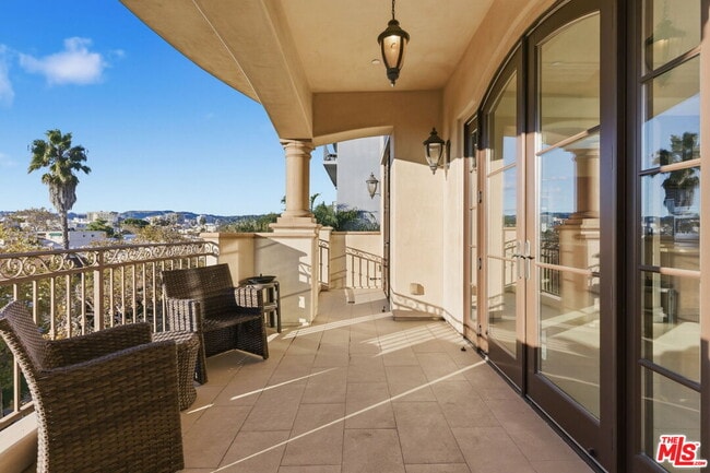 Building Photo - 462 S Maple Dr