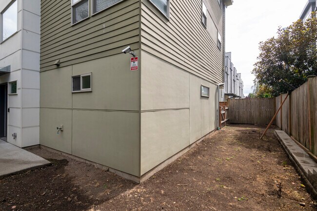 Building Photo - 1151 N 88th St