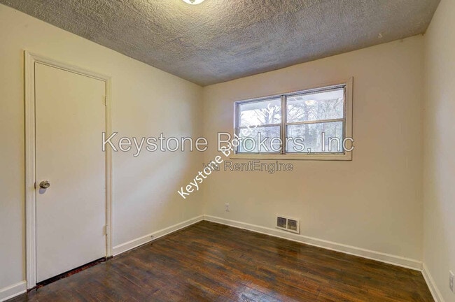 Building Photo - 4624 Wesley Dr
