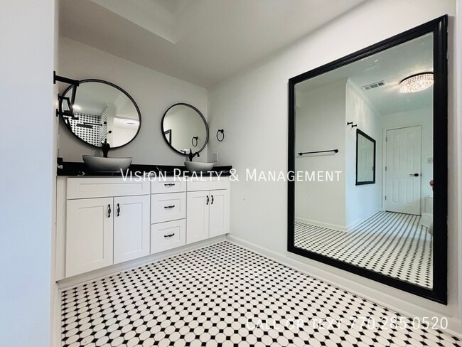 Building Photo - 2821 Briarvale Ct SE