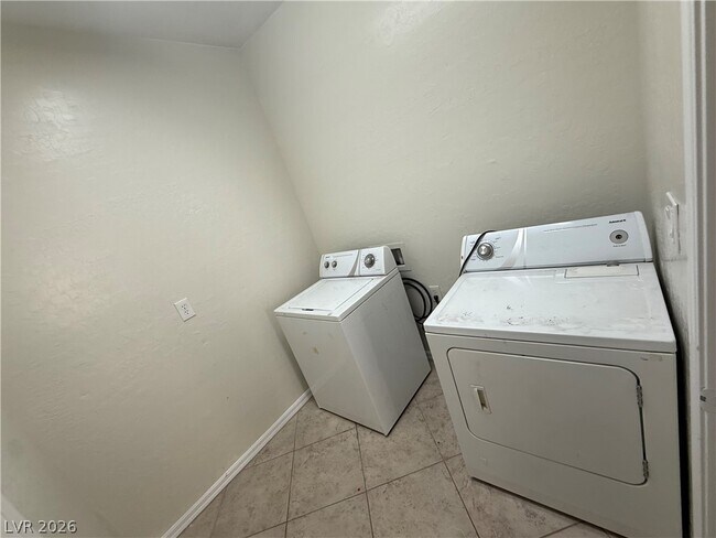 Building Photo - 7682 W Diablo Dr