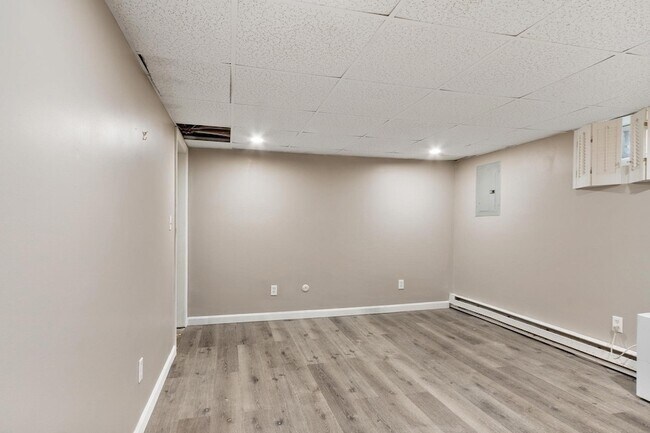 Building Photo - 8 Brightside Ave