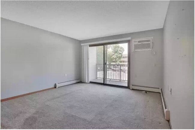 Building Photo - 4 Pine Tree Dr