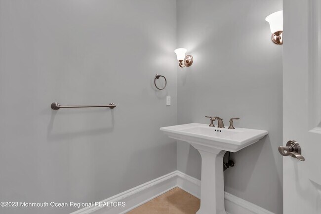 Building Photo - 1132 Oval Rd