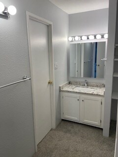 Building Photo - 1350 Golden Cir