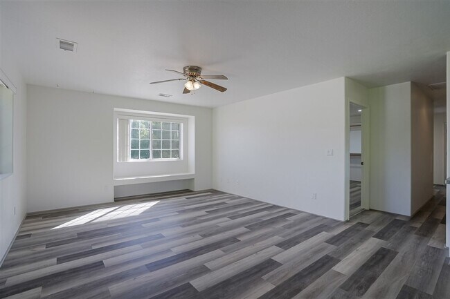 Building Photo - 3 bed 1 bath home in Prescott with utilities included