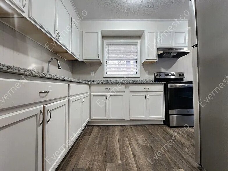 Building Photo - 9121 Morris Dr SW