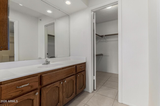 Building Photo - 7510 E Thomas Rd