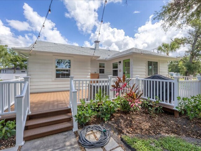 Building Photo - 2082 Webber St