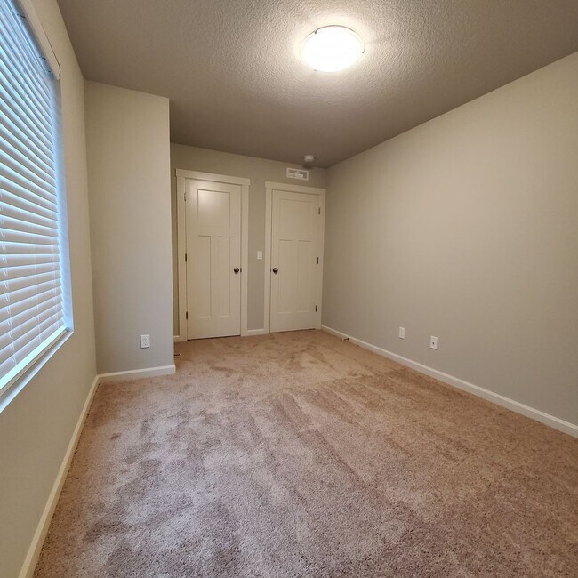 Building Photo - Newer 3 bedroom 2 bath home in SE Albany, close to LBCC, Easy drive to Corvallis, Lebanon or I-5