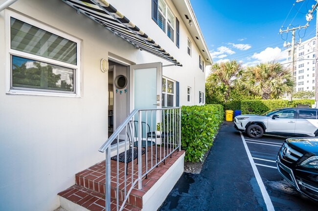 Building Photo - 100 Venetian Dr