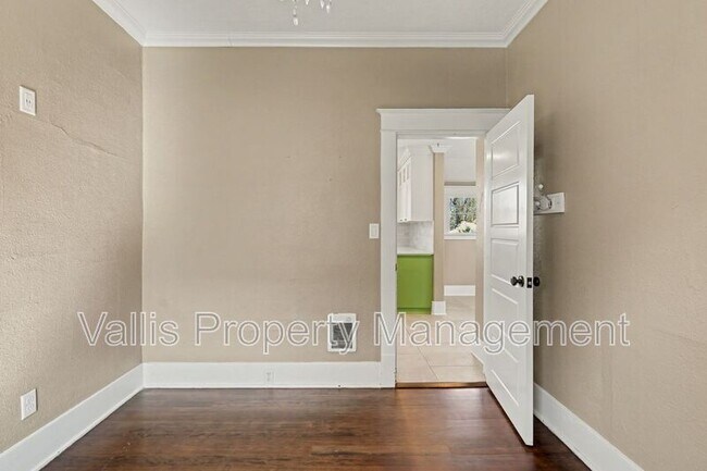 Building Photo - 2350 Cottage St SE