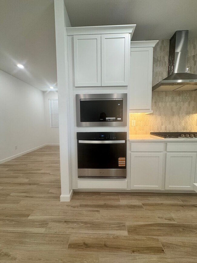 Building Photo - BRAND NEW HOME IN ALORAVITA IN PEORIA