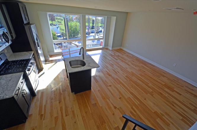 Building Photo - 327 E Allen St