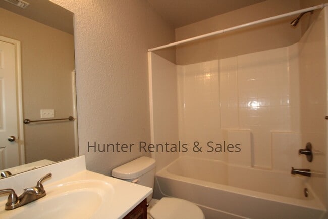 Building Photo - Luxury Duplex Close to Texas A&M-Central T...