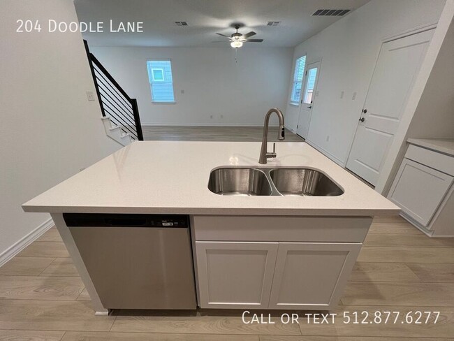 Building Photo - 204 Doodle Ln