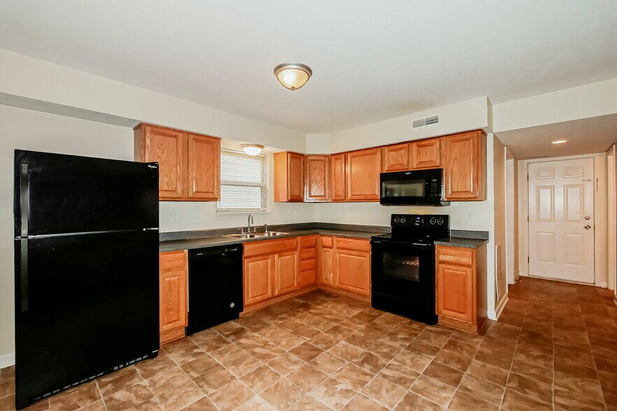 Building Photo - 12971 Quarterback Ln