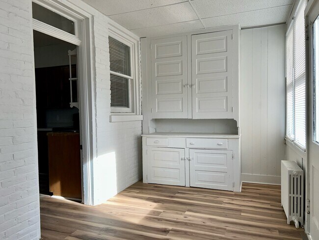 Building Photo - 19 E 3rd St