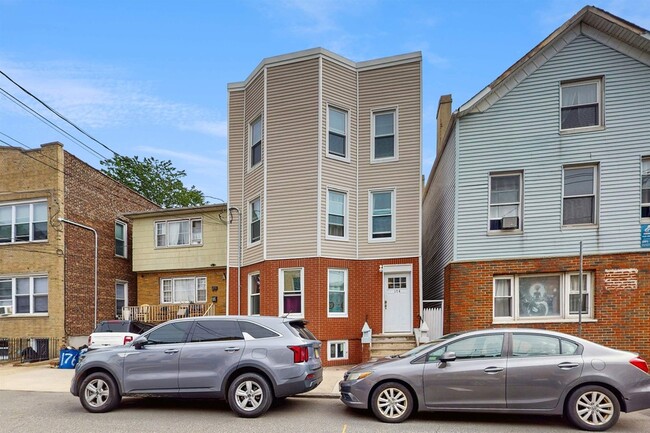 Building Photo - 174 Beacon Ave