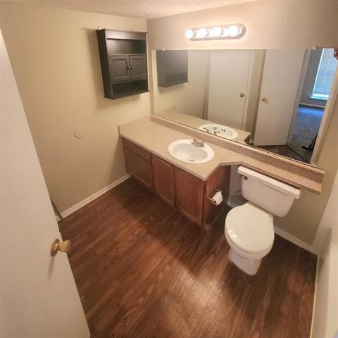 Building Photo - 18333 Roehampton Dr