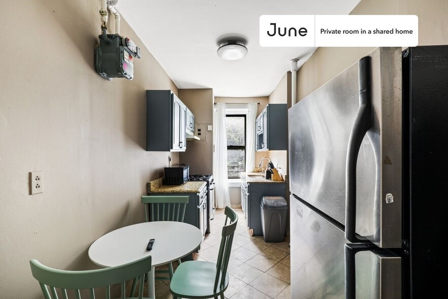 Building Photo - Room in Shared 4 bed/1 bath home