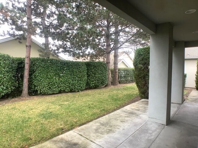 Building Photo - Three bedroom home in gated Alder Creek Community! | Available December