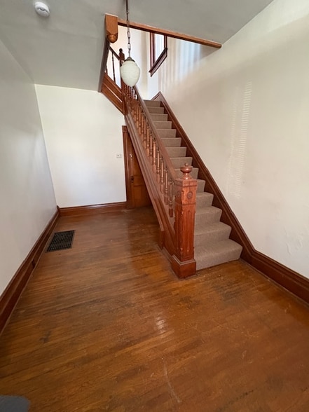 Building Photo - 46 S Hickory St